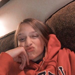 Meet your Posher, Olivia